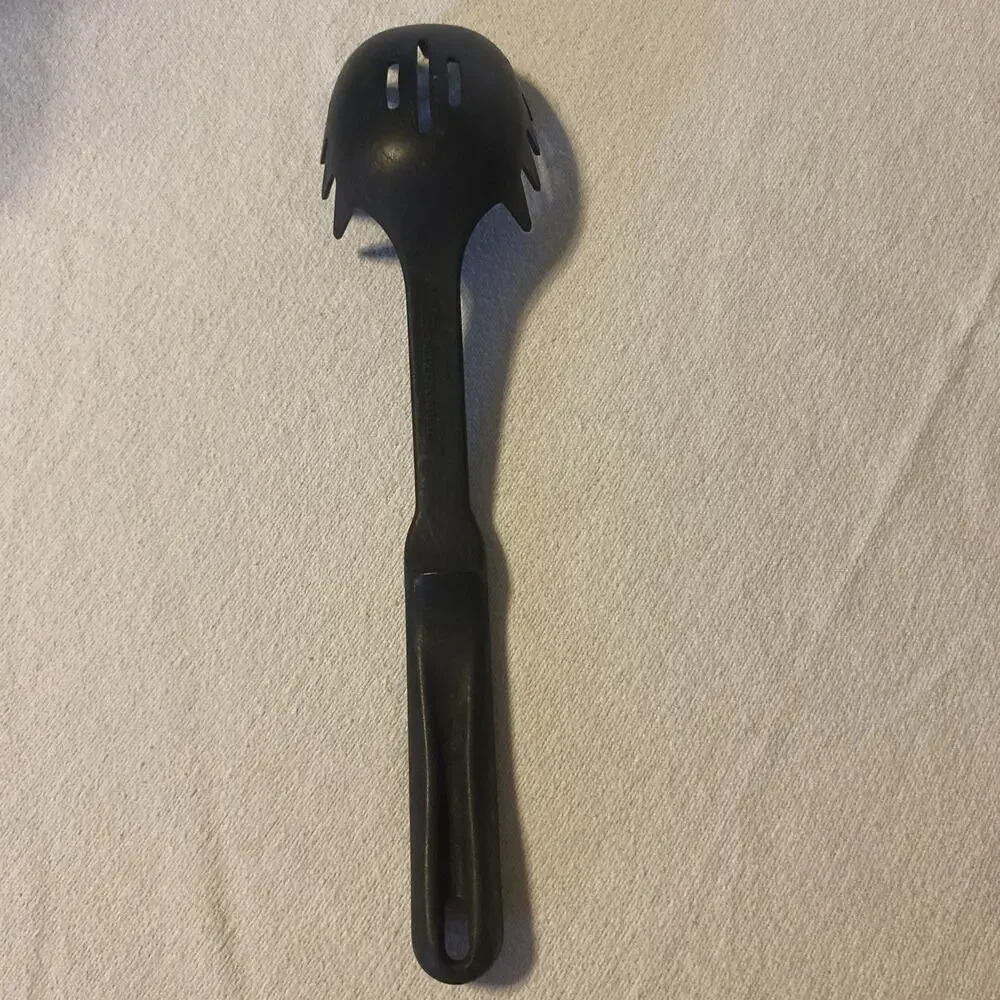 Pampered Chef Pasta Spoon Slotted Black Nylon Cooking Spoon 428° Spaghetti #2319